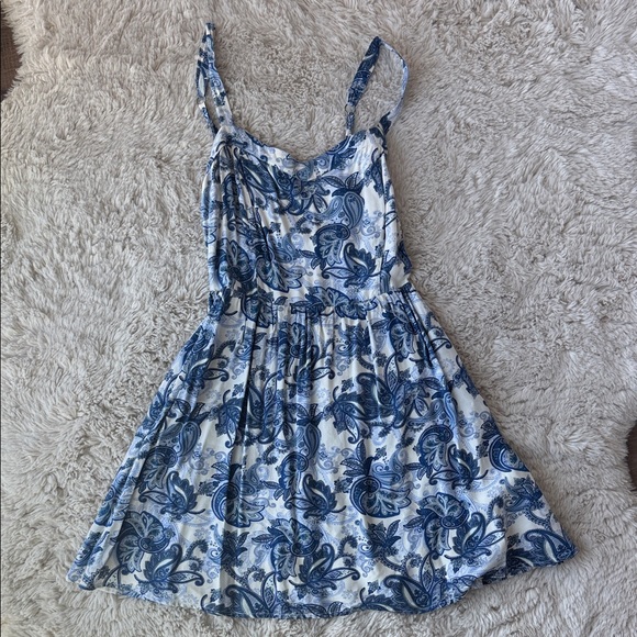 Garage Dresses & Skirts - Garage White and Blue Paisley Midi Dress